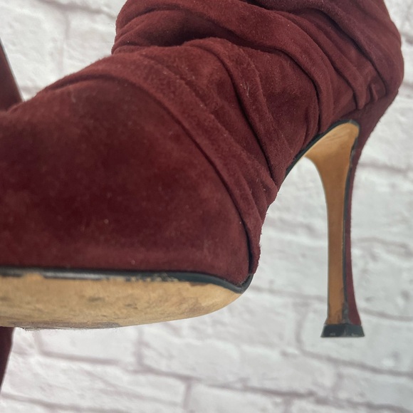 Manolo Blahnik Maroon Suede Ruched Bootie Size 39 - Picture 13 of 14
